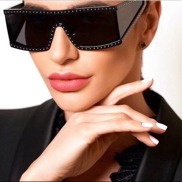 🔥SALE🔥Authentic MOSCHINO 99 Shield studs sunglasses - Picture 10 of 10